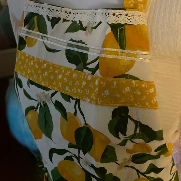 “When Life Gives You Lemons” Apron 🍋 - Picture 4 of 10